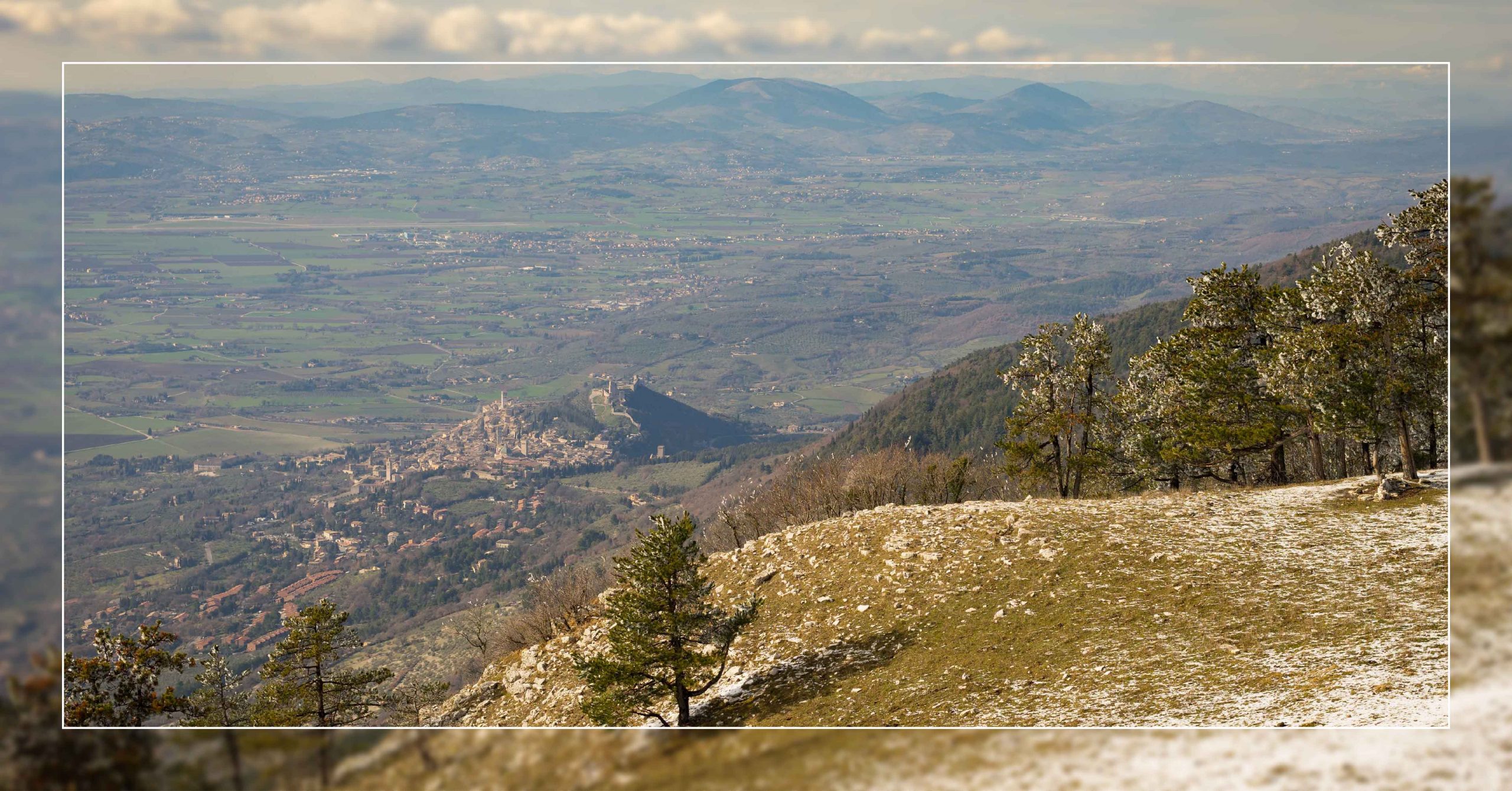 PANORAMI IN CAMMINO<br /> <font color="#aaaf95 ">Assisi | Parco Regionale del Monte Subasio</font>